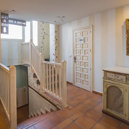 Yit Puerta Bisagra بيت ضيافة 2*