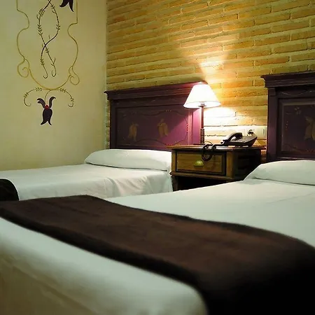 بيت ضيافة Yit Puerta Bisagra 2*